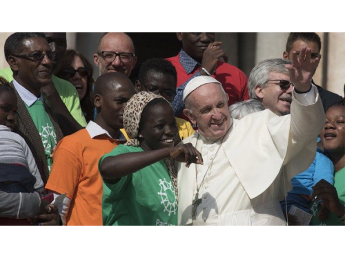 Popiežius siūlo tarptautiniu mastu pripažinti teisę neemigruoti